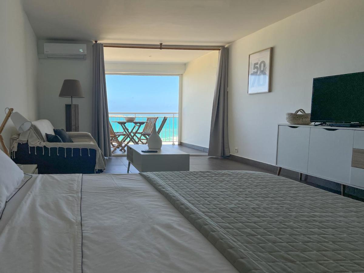 Front Line Unit 520 Ft2 - 48 M2, On Second Floor, Stunning Ocean View Apartment Cul de Sac Bagian luar foto
