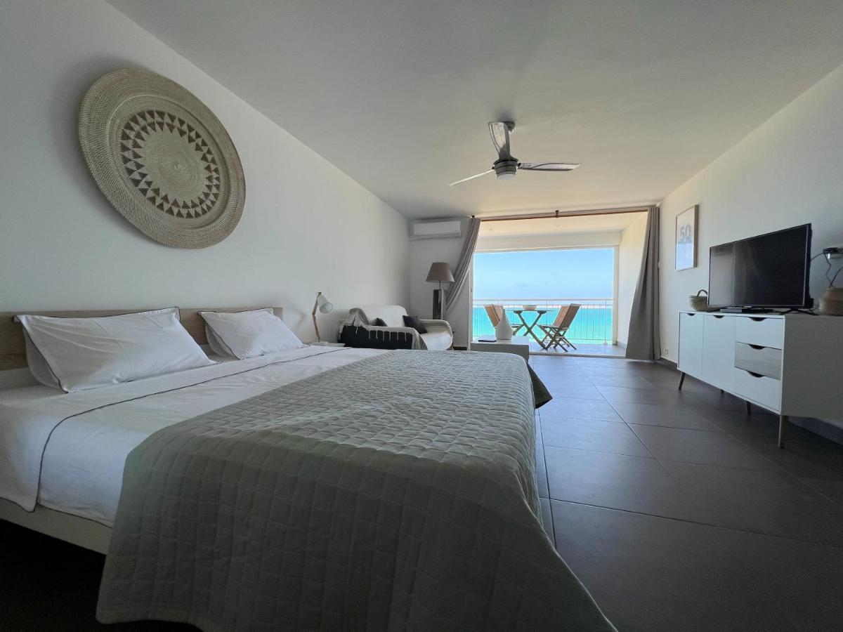 Front Line Unit 520 Ft2 - 48 M2, On Second Floor, Stunning Ocean View Apartment Cul de Sac Bagian luar foto