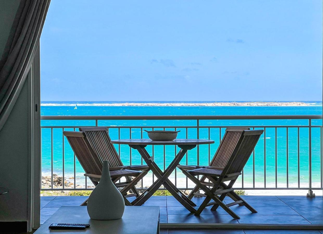 Front Line Unit 520 Ft2 - 48 M2, On Second Floor, Stunning Ocean View Apartment Cul de Sac Bagian luar foto