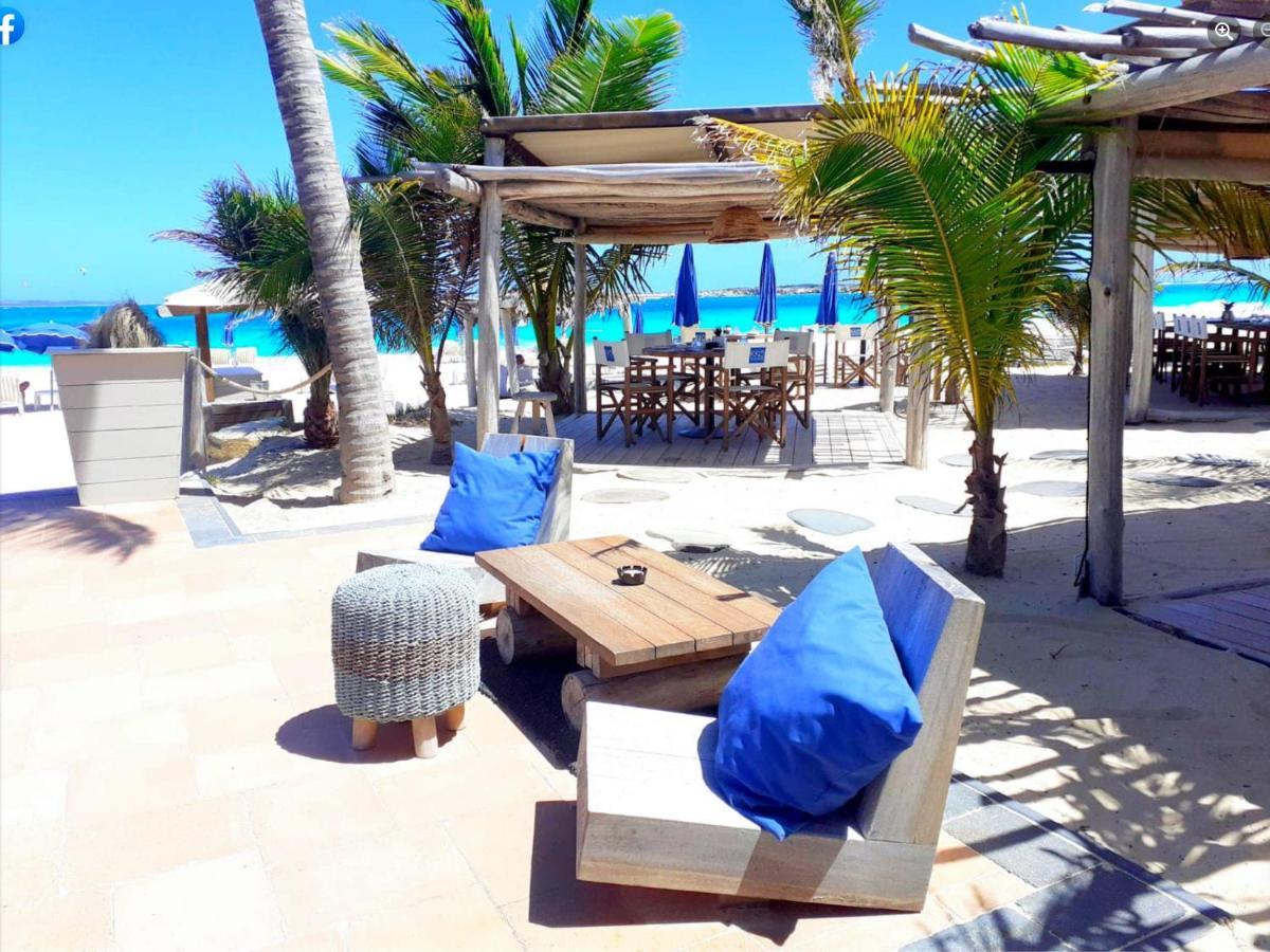 Front Line Unit 520 Ft2 - 48 M2, On Second Floor, Stunning Ocean View Apartment Cul de Sac Bagian luar foto