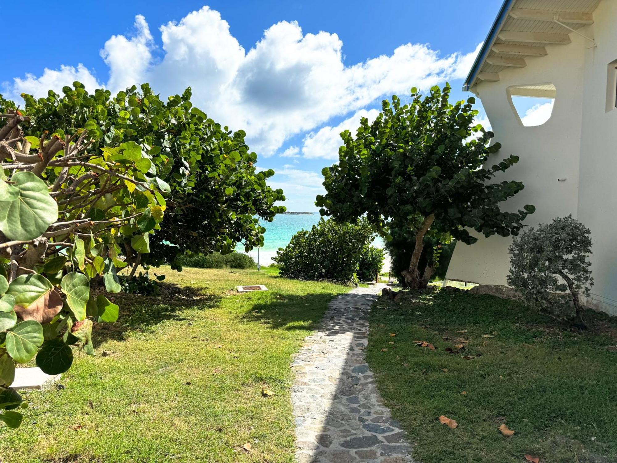 Front Line Unit 520 Ft2 - 48 M2, On Second Floor, Stunning Ocean View Apartment Cul de Sac Bagian luar foto