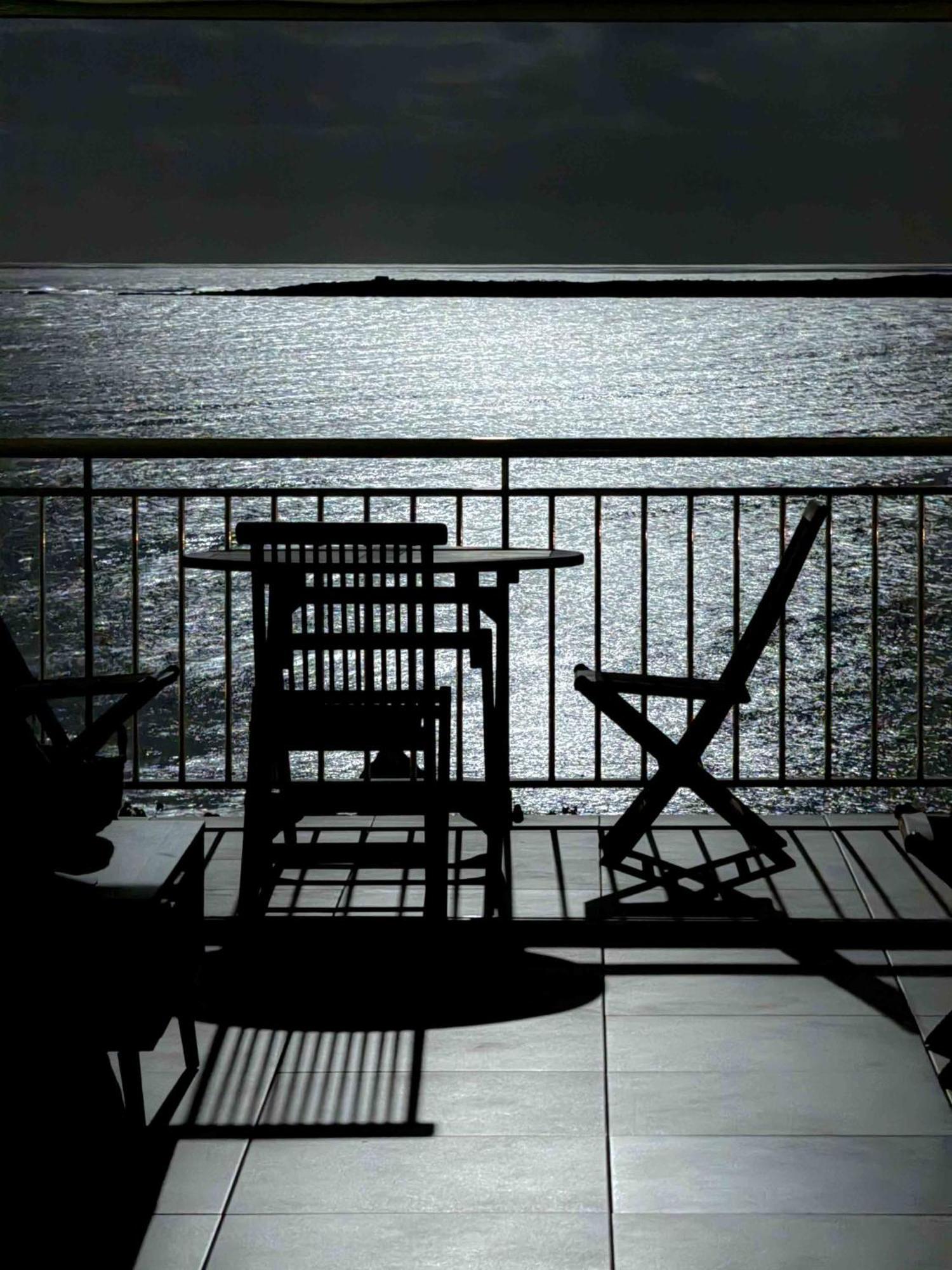 Front Line Unit 520 Ft2 - 48 M2, On Second Floor, Stunning Ocean View Apartment Cul de Sac Bagian luar foto