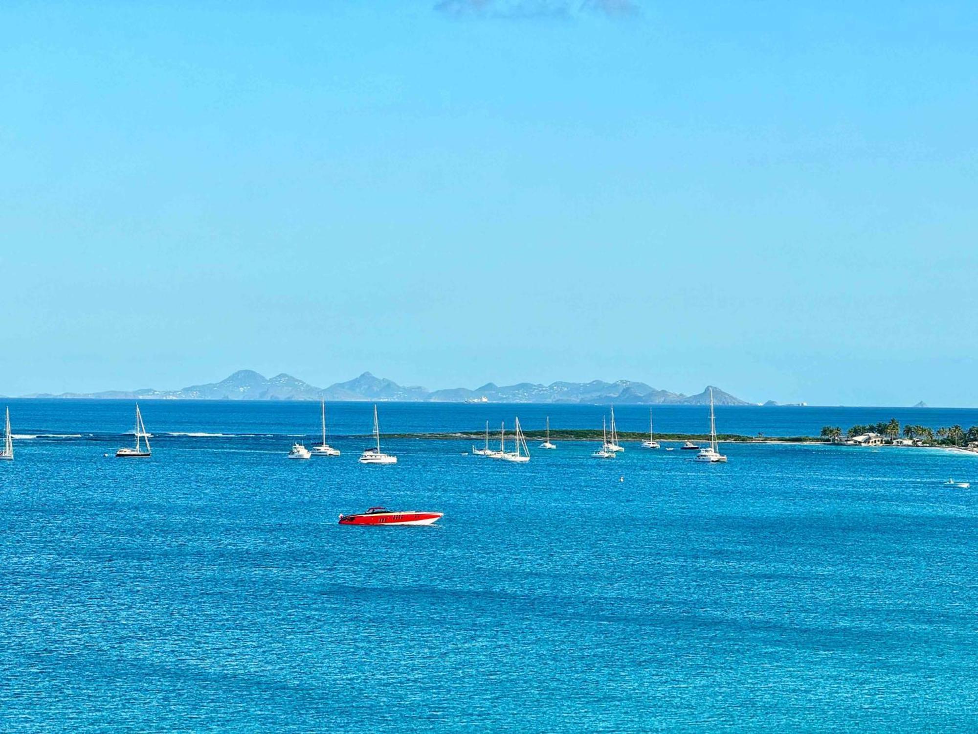 Front Line Unit 520 Ft2 - 48 M2, On Second Floor, Stunning Ocean View Apartment Cul de Sac Bagian luar foto